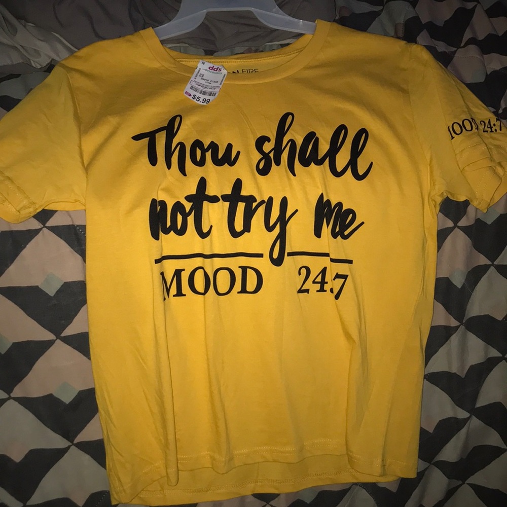 A tee short sleeve